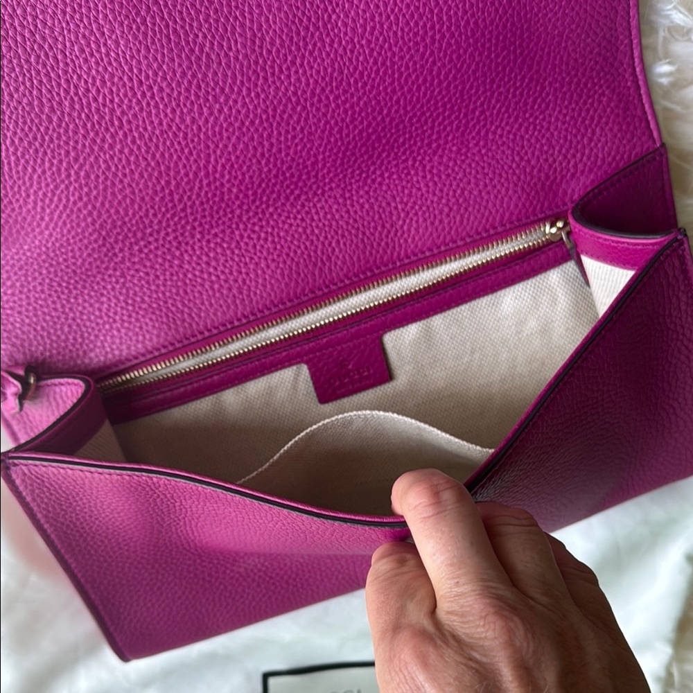 Gucci Pink Leather Clutch with Iconic GG Logo - Picture 6 of 14